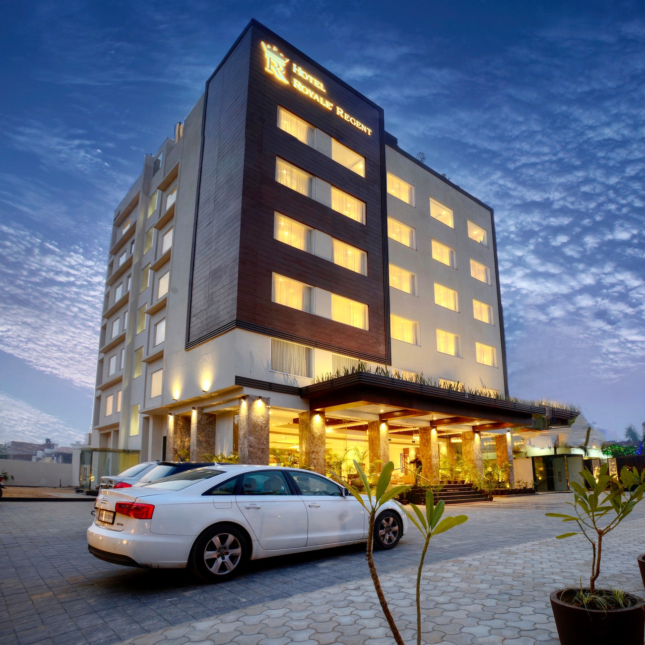 Hotel Royale Regent - GetYourVenue